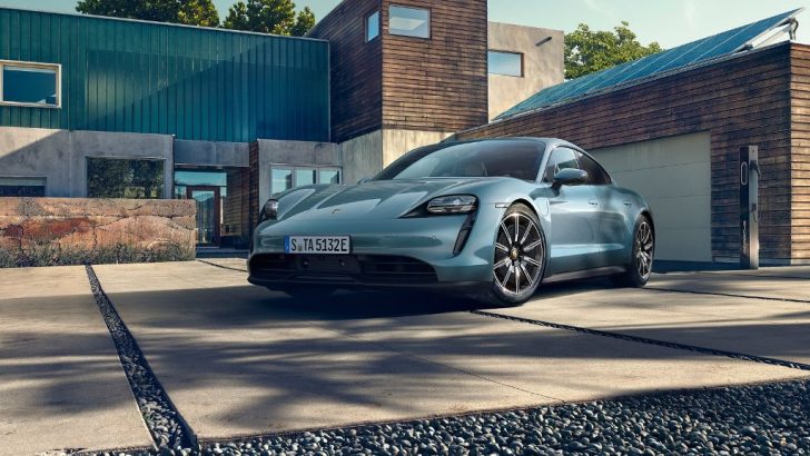 Porsche’nin tamamen elektrikli spor otomobil ailesinin en yeni üyesi: Taycan 4S