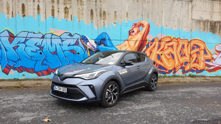 Yerli Toyota CH-R Hibrit Makyajlandı