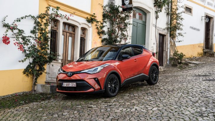 C-HR Hibrit Yenilendi !