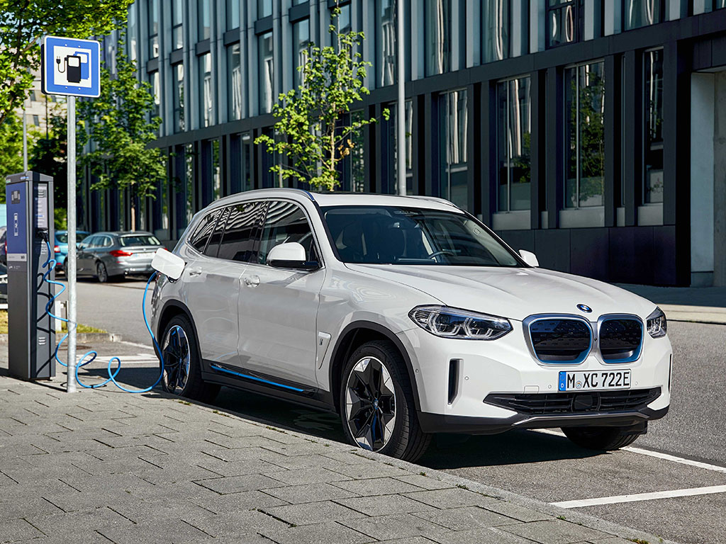 BMW’nin tamamen elektrikli İlk ‘’X’’ modeli Yeni BMW iX3 yollara çıkmaya hazır