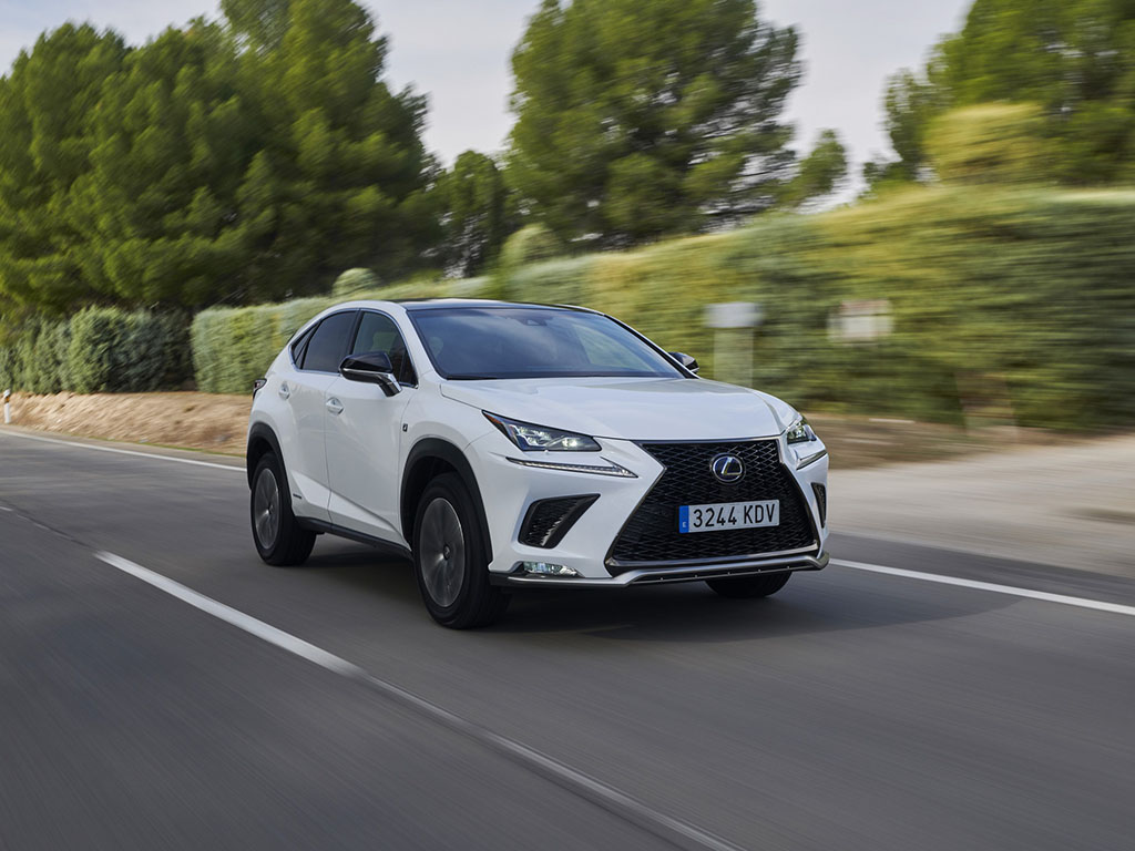 Lexus NX SUV “En İyi Hibrit Otomobil” seçildi