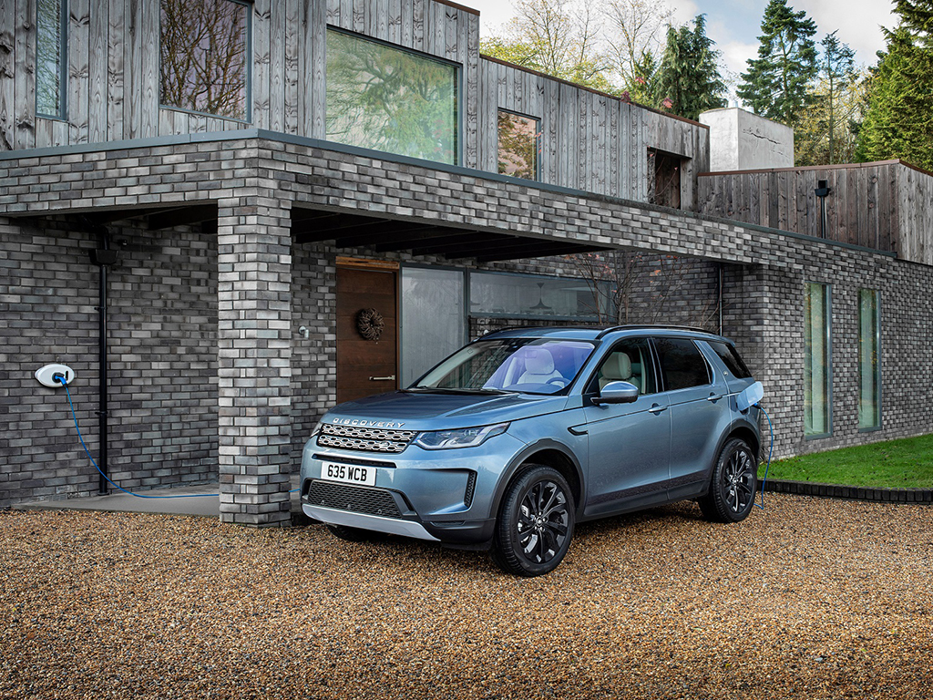 Yeni Discovery Sport 1.5 litrelik Plug-In Hybrid motoruyla daha güçlü, daha verimli