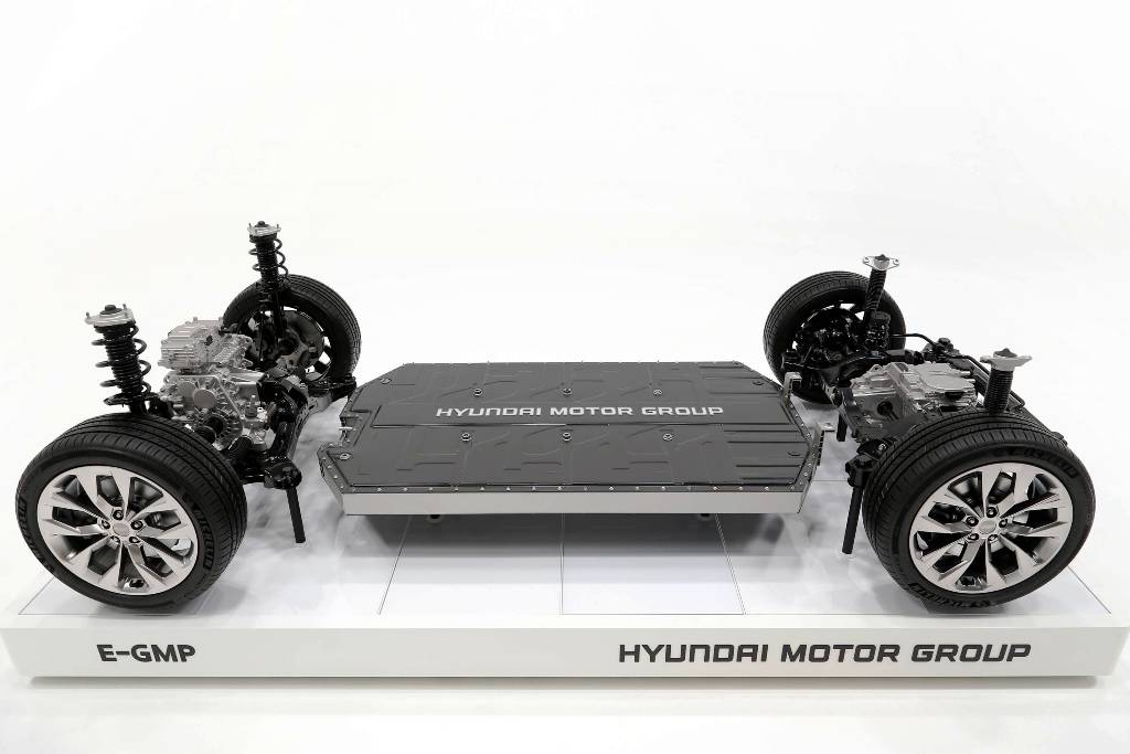 Hyundai, yeni nesil BEV serisi için ilk özel platformu olan E-GMP’yi tanıttı.