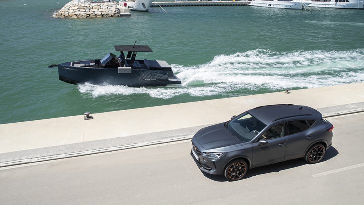 CUPRA tasarımlı yat D28 Formentor denize iniyor