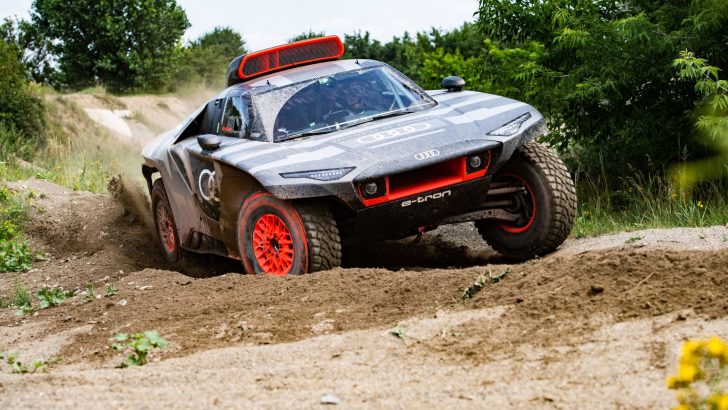 Dakar Rallisi’nde sahne alacak Audi RS Q e-tron’un testlerine başlanıyor