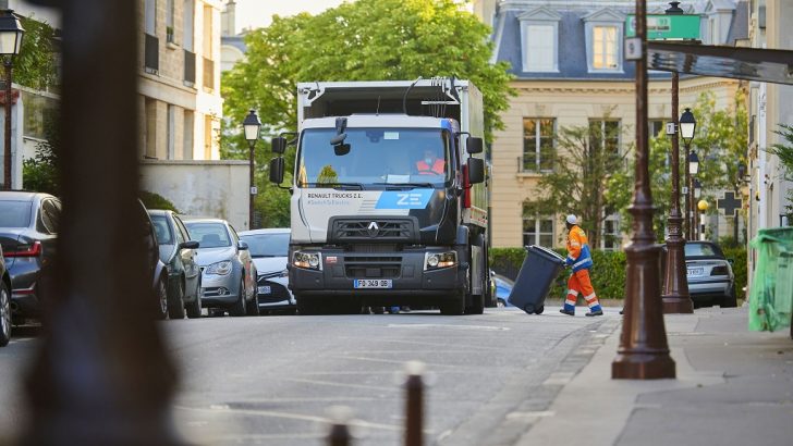 FRANSA’DA YÜRÜTÜLEN ATIK TOPLAMA HİZMETİNE 10 ADET DAHA RENAULT TRUCKS ELEKTRİKLİ KAMYON