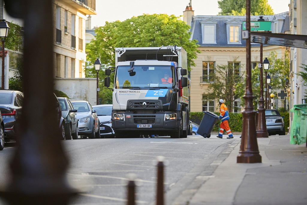 FRANSA’DA YÜRÜTÜLEN ATIK TOPLAMA HİZMETİNE 10 ADET DAHA RENAULT TRUCKS ELEKTRİKLİ KAMYON