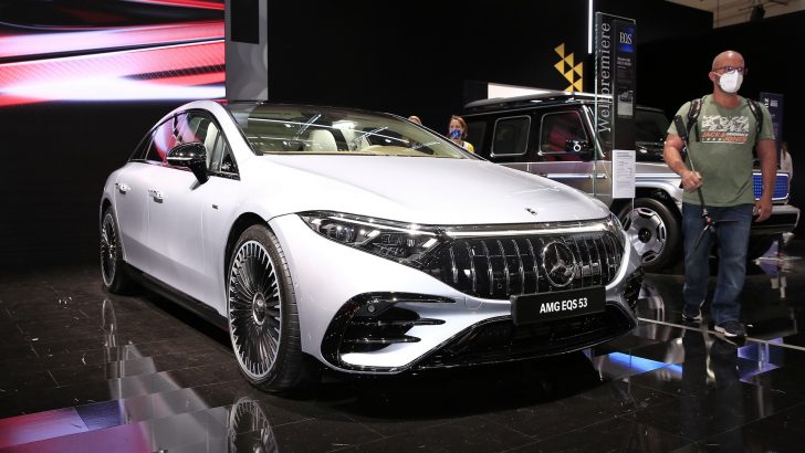 Mercedes-AMG EQS 53 Münih’te sahne aldı