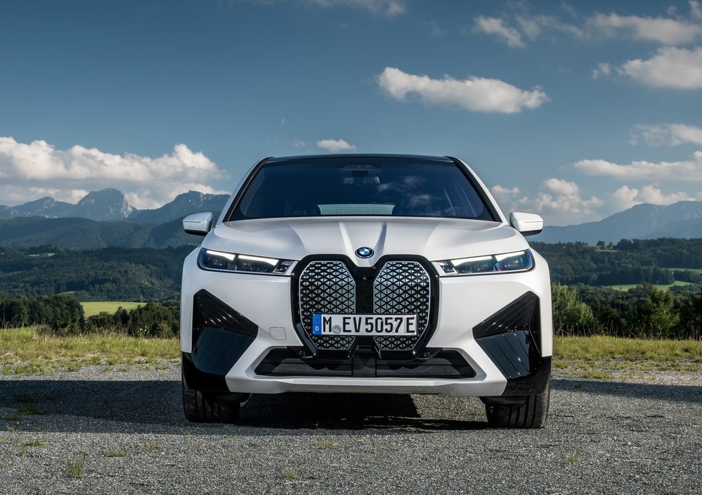 Yeni Nesil Elektrikli Dev ; BMW İX