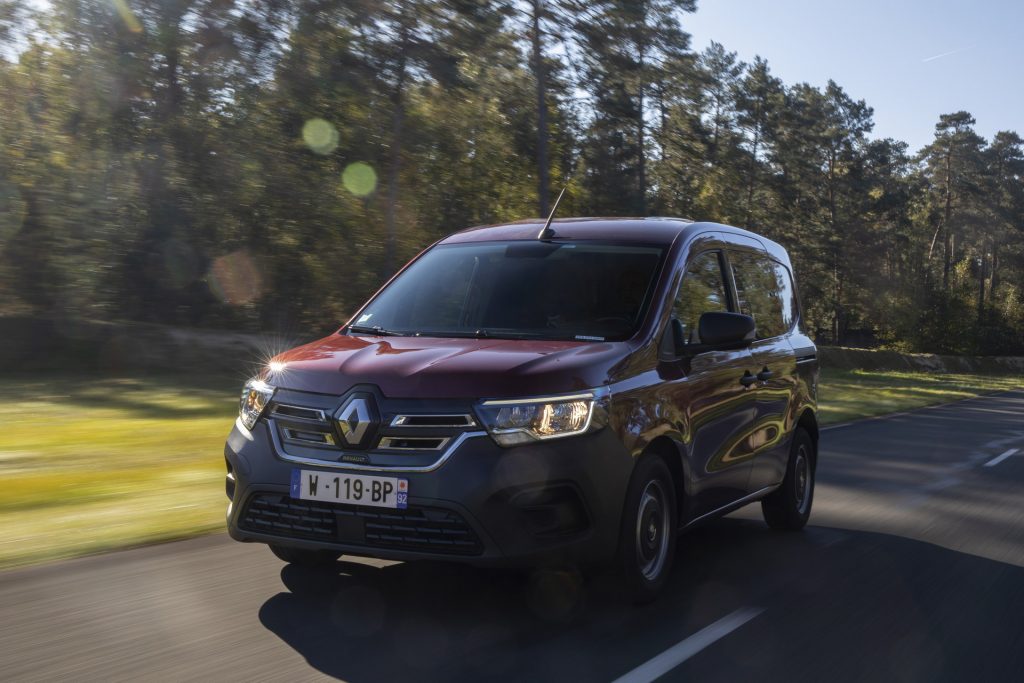 Renault Kangoo E-TECH karşınızda