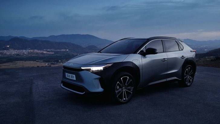 Toyota Elektrikli Aracı bZ4X’i Dünya Lansmanıyla Tanıttı