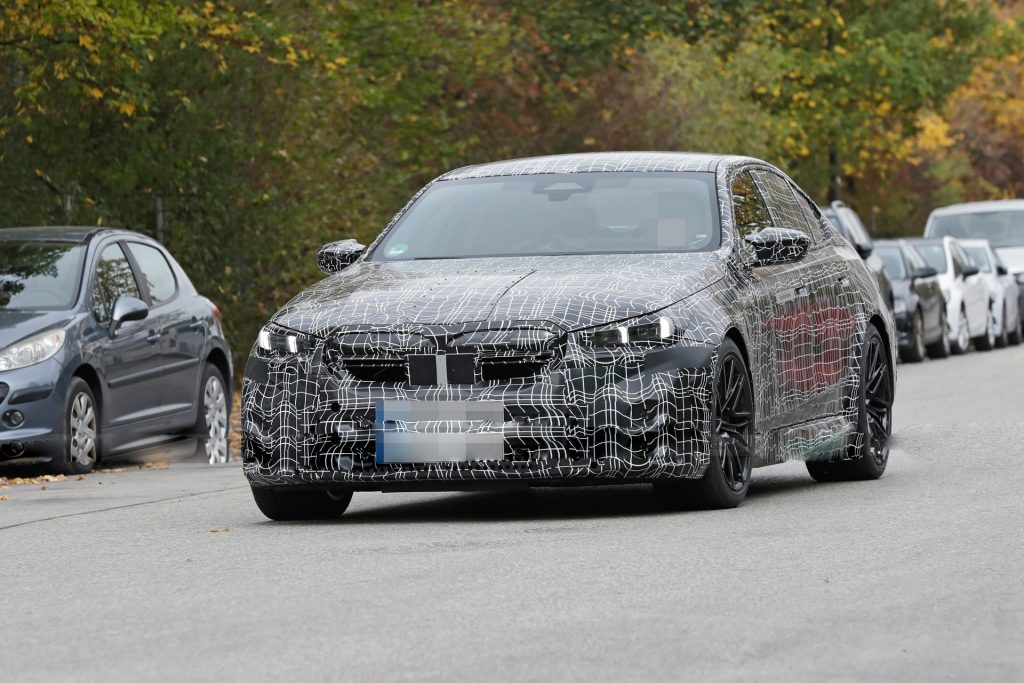 Yeni BMW M5 elektrik ile daha da güçlü geliyor