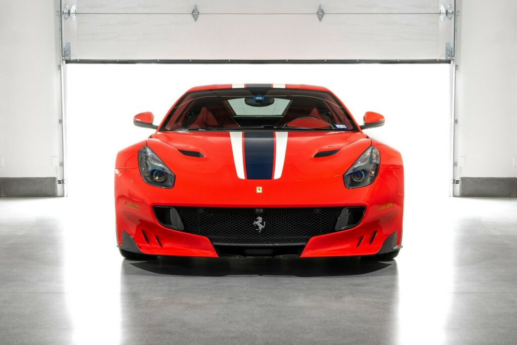 1.3 Milyon’a satılık Ferrari F12tdf