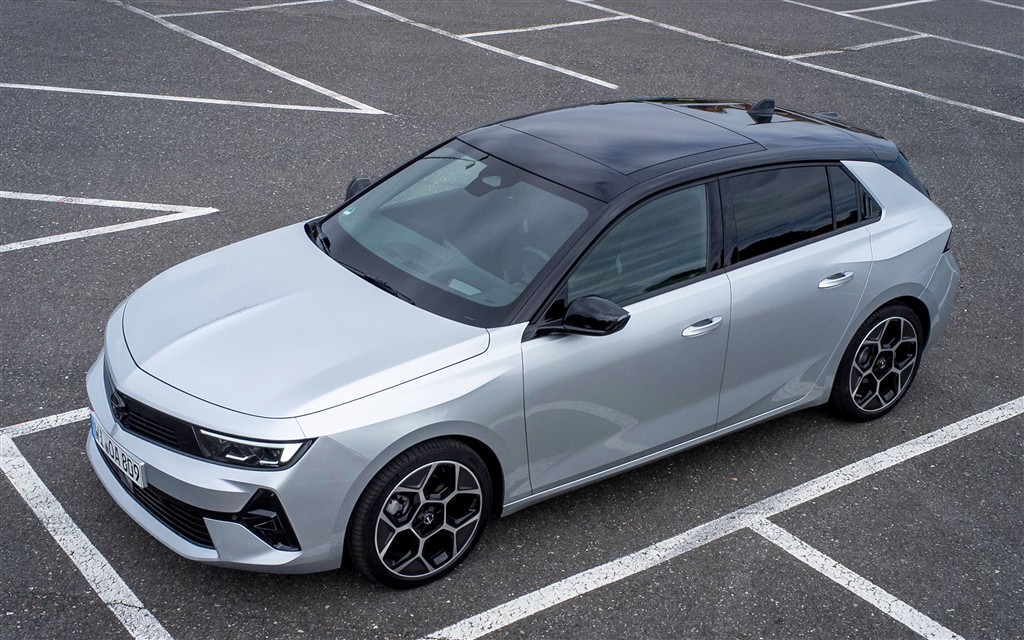 Opel Modelleri Panoramik Cam Tavan Özelliği ile Özgürlüğün Kapılarını Açıyor!