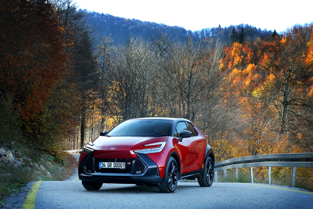 Toyota C-HR Hybrid GR SPORT ile Sportif Kimliğini Güçlendiriyor