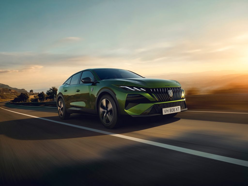 YENİ PEUGEOT 408 DİNAMİZM, SÜRÜŞ KEYFİ VE KONFORU ZİRVEYE TAŞIYOR!