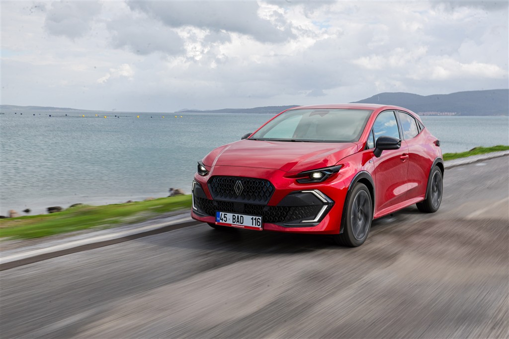 TÜRKİYE’NİN EN ÇOK SATAN OTOMOBİLİ CLIO, YENİ NESLİYLE TÜRKİYE’DE