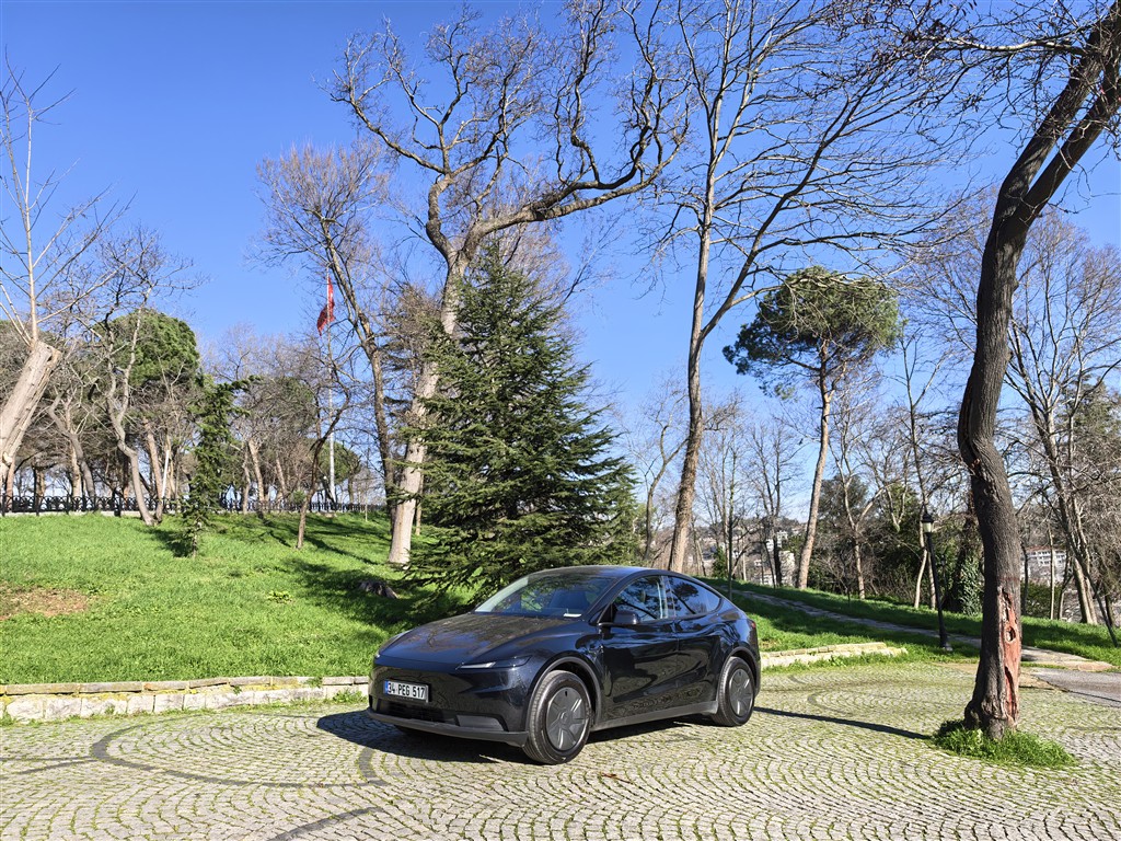 Tesla Model Y : Minimalist Tasarım, Dengeli Sürüş ve Gerçekçi Menzil Deneyimi